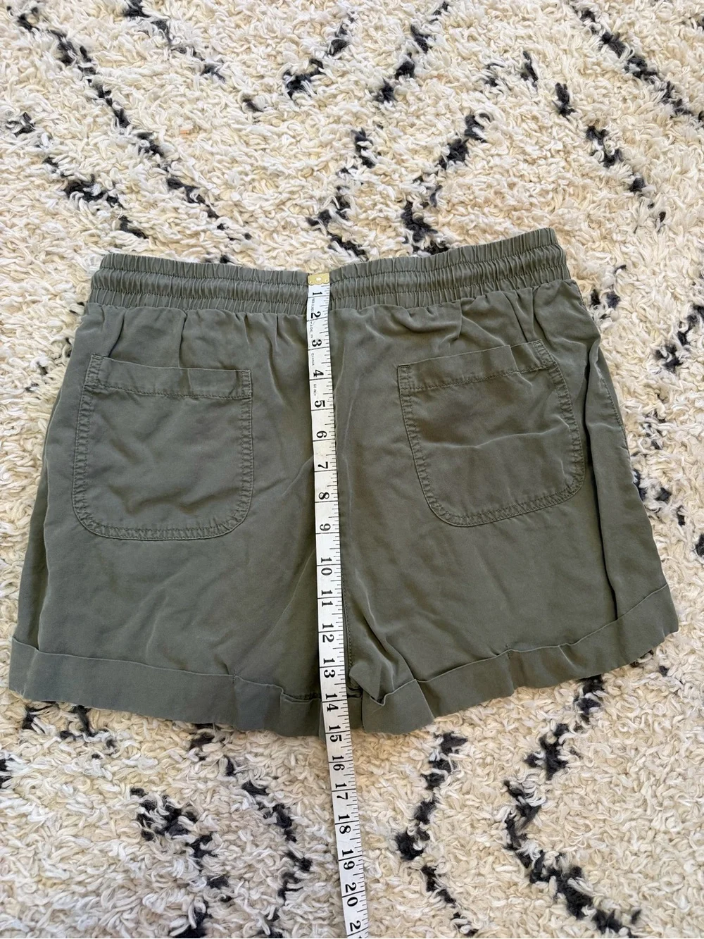 Universal Thread Olive Green Drawstring Shorts Woman size M - Picture 5 of 6